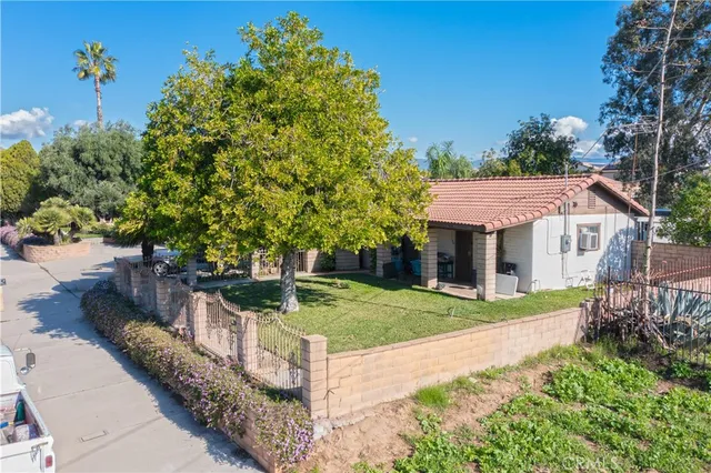 $425,000 | 825 South Acacia Avenue, Rialto, CA 92376