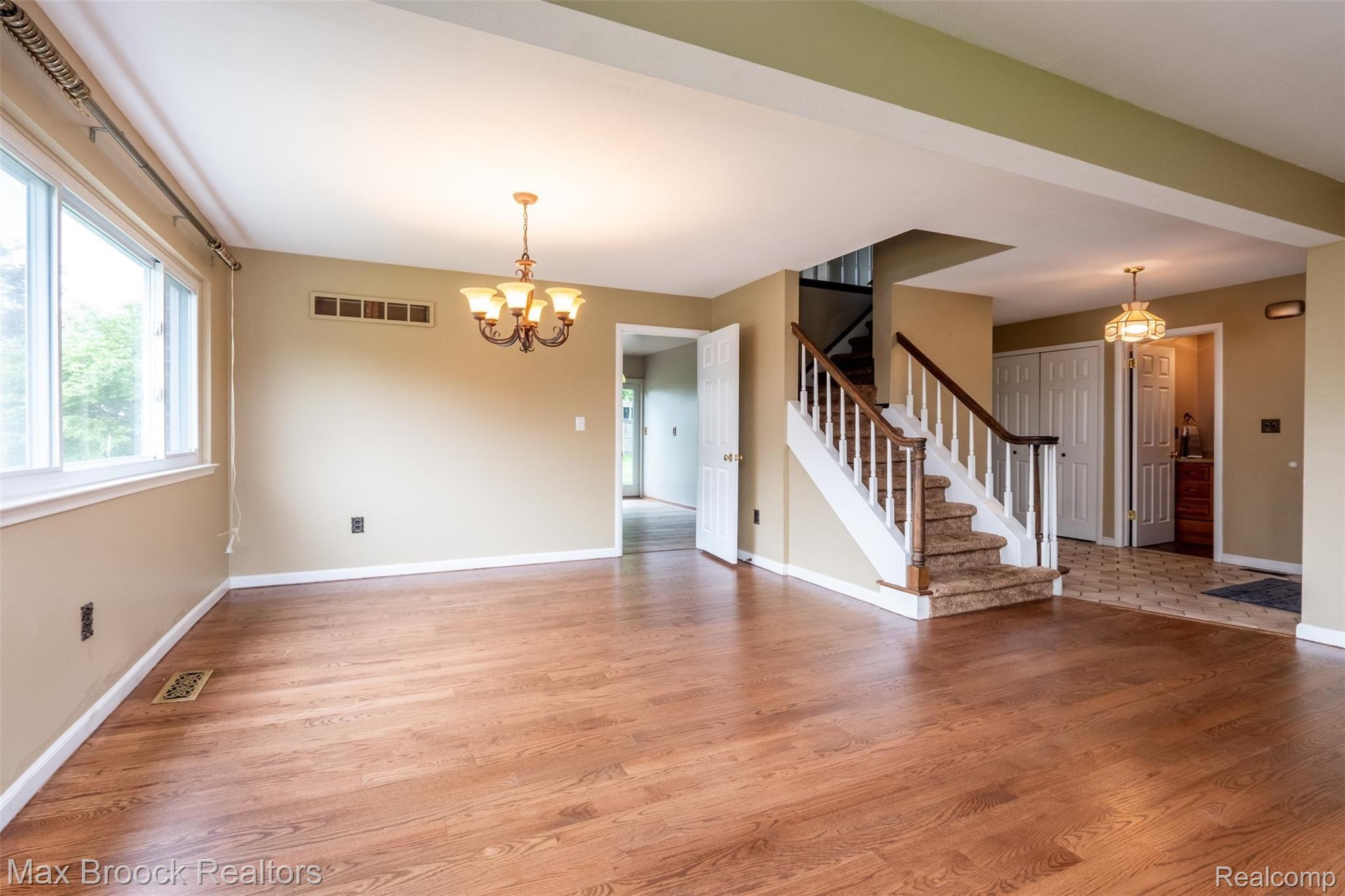 22614 Meadowbrook Road Novi, MI 48375 - Photo 9 of 34 22614 Meadowbrook (9 of 34).jpg