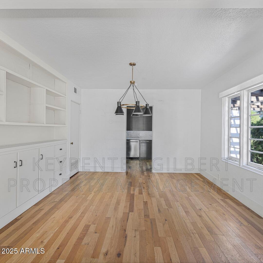 653 North Robson Mesa, AZ 85201 - Photo 7 of 31 4