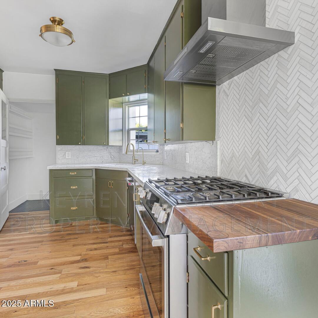 653 North Robson Mesa, AZ 85201 - Photo 9 of 31 29