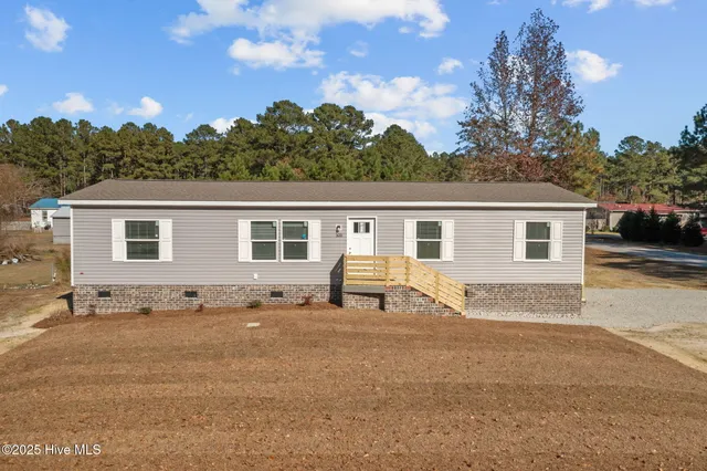 $249,900 | 300 North Red Maple Court, Swansboro, NC 28584