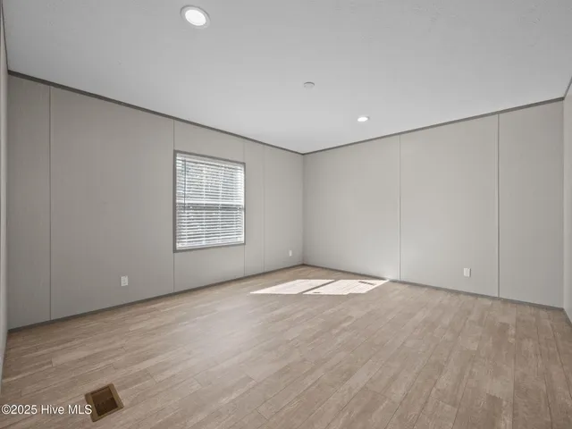 $249,900 | 300 North Red Maple Court, Swansboro, NC 28584