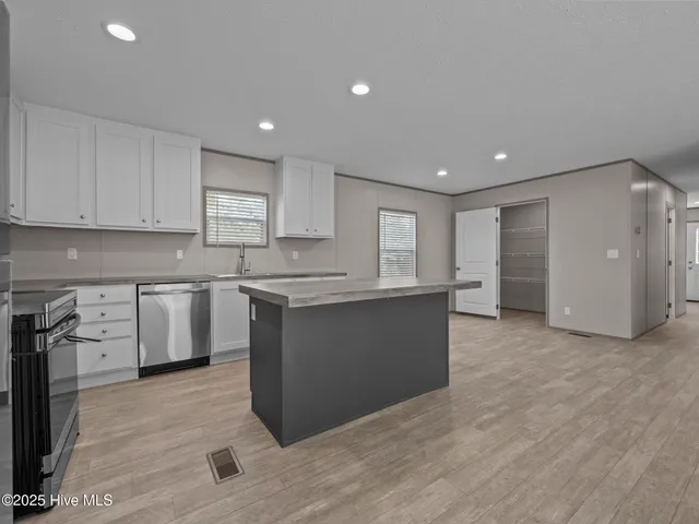 $249,900 | 300 North Red Maple Court, Swansboro, NC 28584