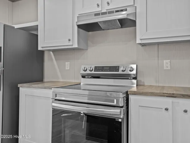 $249,900 | 300 North Red Maple Court, Swansboro, NC 28584