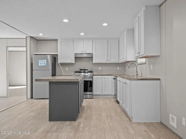 $249,900 | 300 North Red Maple Court, Swansboro, NC 28584