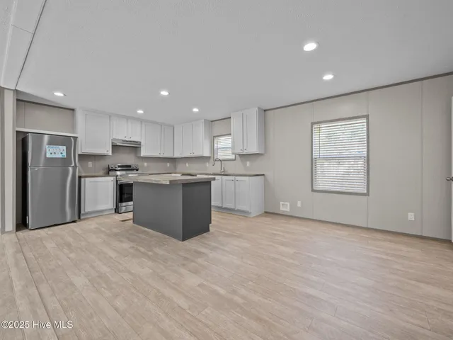 $249,900 | 300 North Red Maple Court, Swansboro, NC 28584