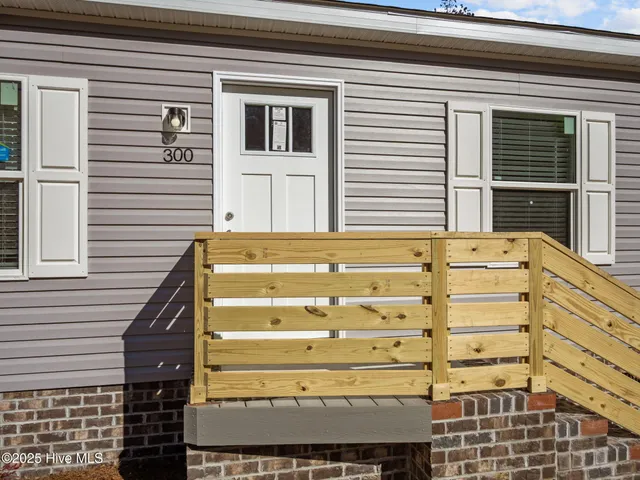 $249,900 | 300 North Red Maple Court, Swansboro, NC 28584