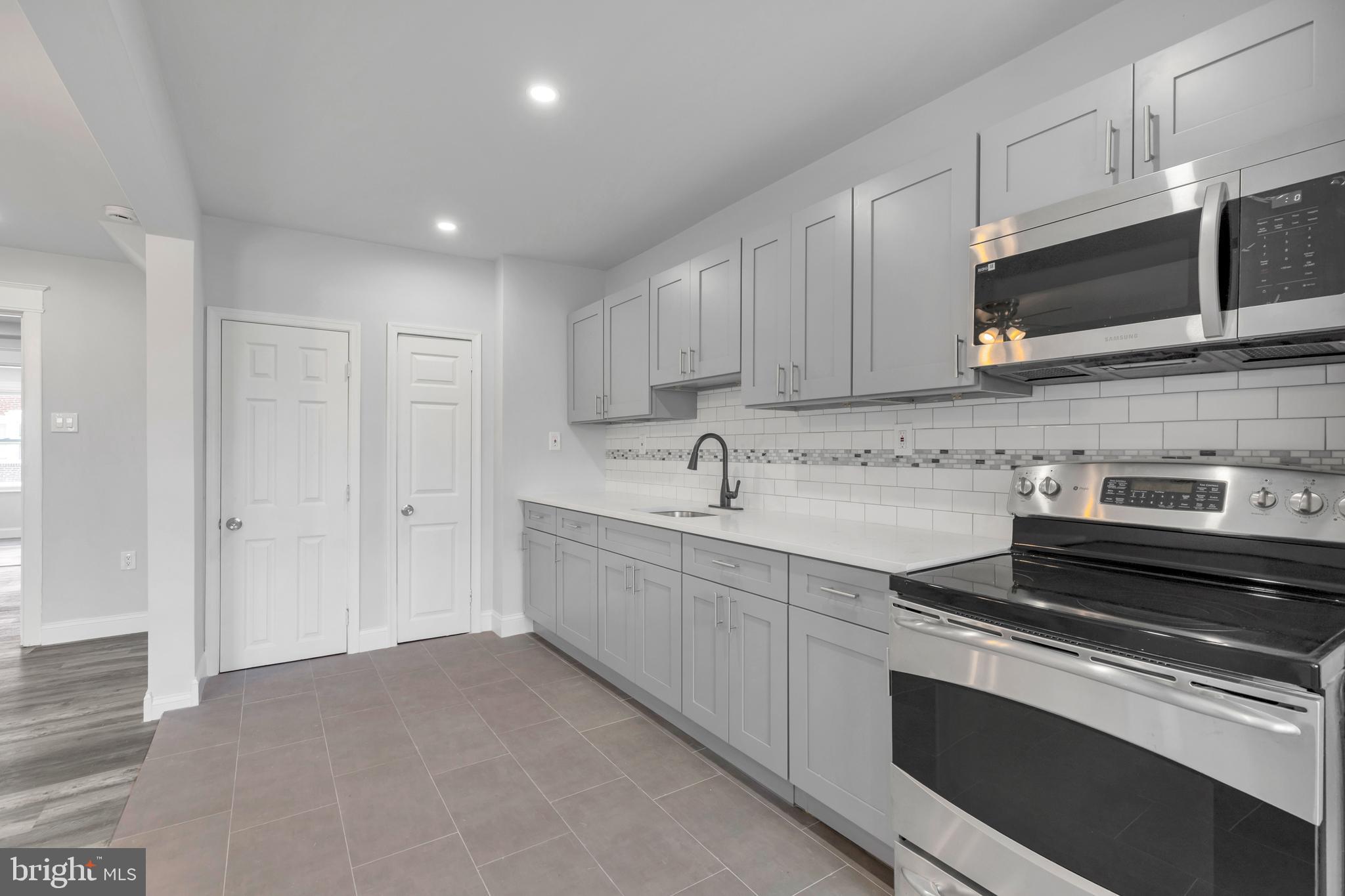53 Sunshine Road Upper Darby, PA 19082 - Photo 8 of 30