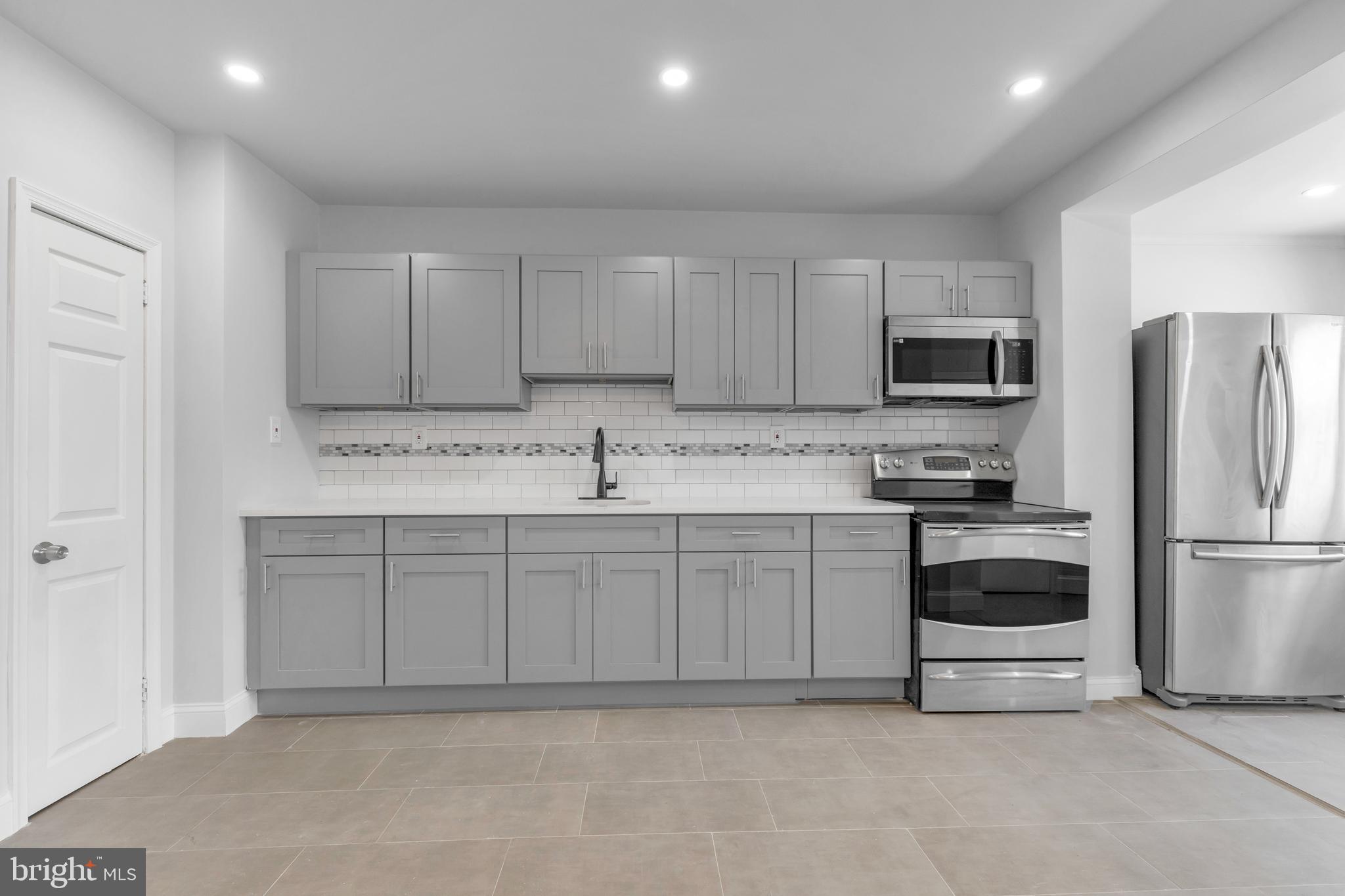 53 Sunshine Road Upper Darby, PA 19082 - Photo 10 of 30