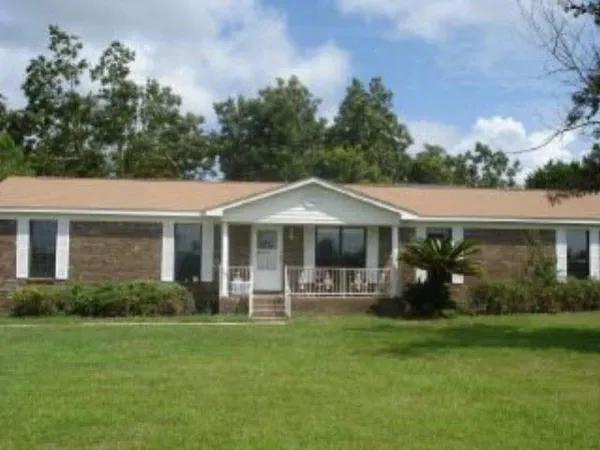 $900 | 25707 County Road 32, Elberta, AL 36530
