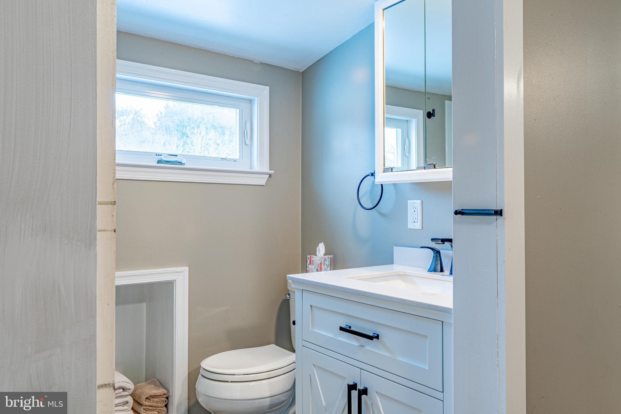 1349 State Road Coopersburg, PA 18036 - Photo 23 of 38 2nd floor full bathroom