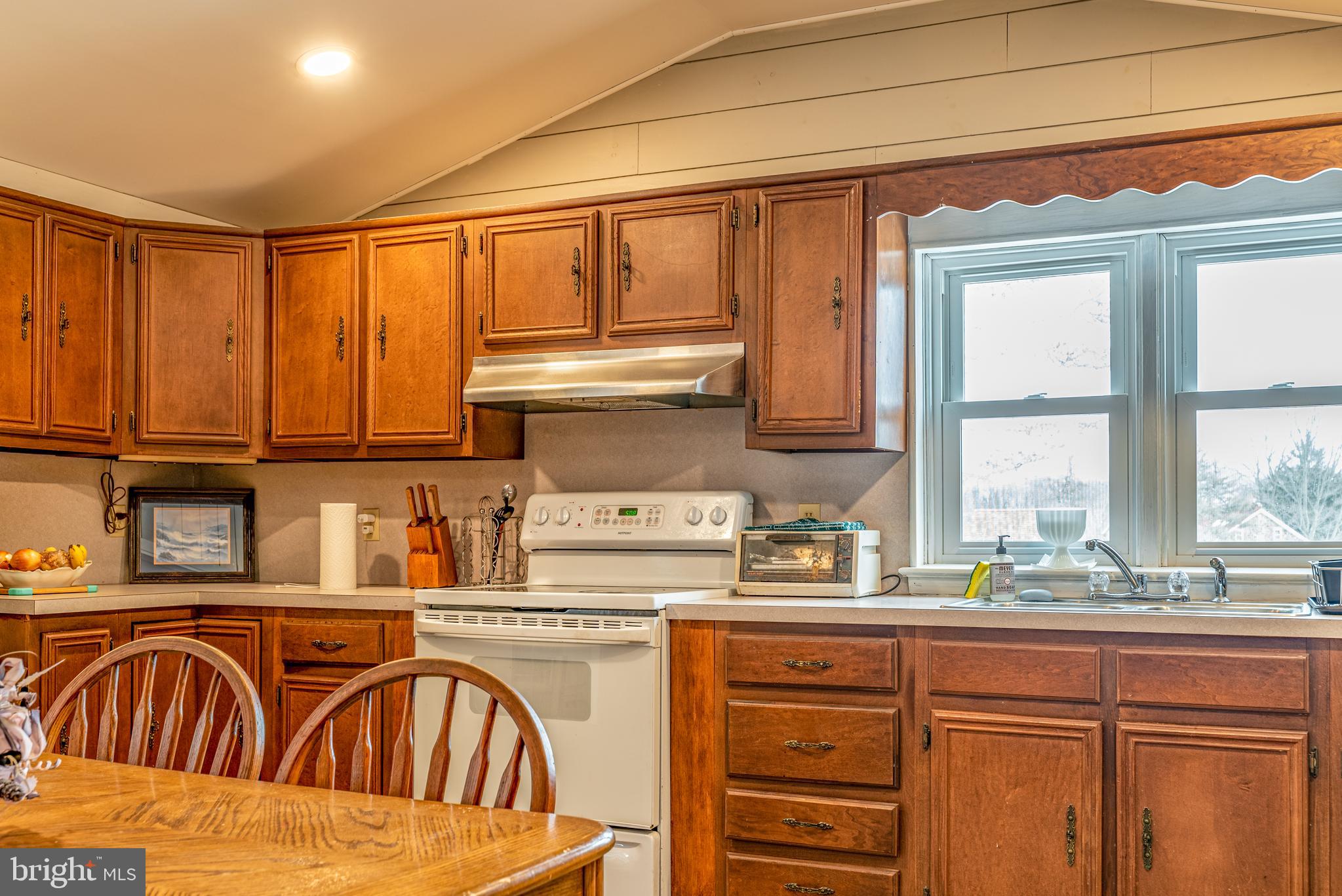 1349 State Road Coopersburg, PA 18036 - Photo 27 of 38 Eat in kitchen in apartment
