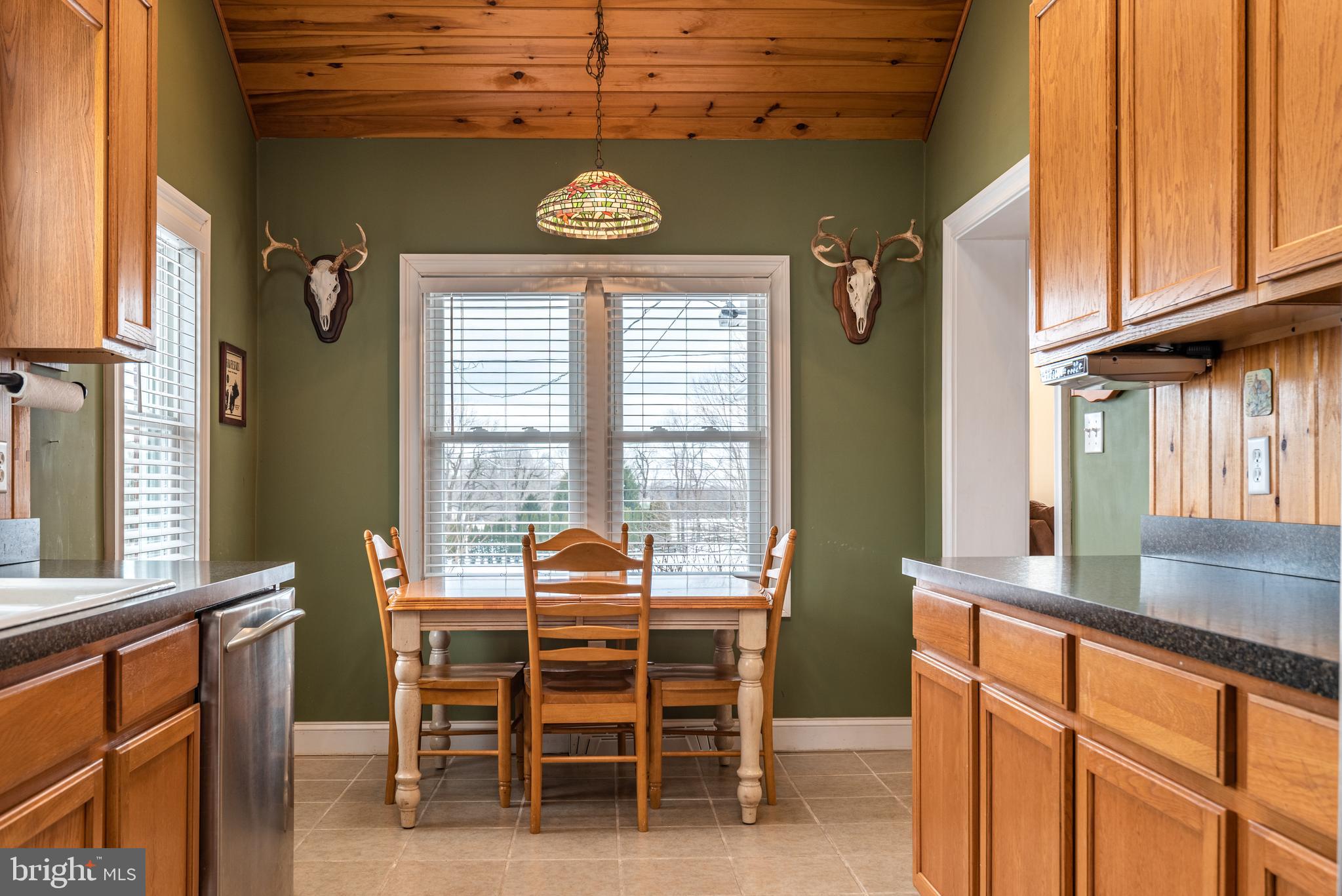 1349 State Road Coopersburg, PA 18036 - Photo 8 of 38 Kitchen & eating area