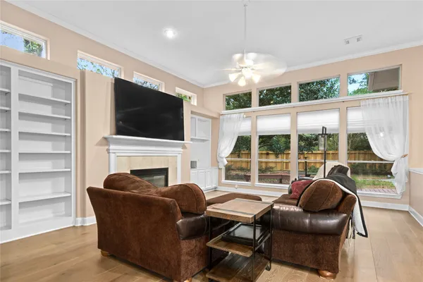 $479,900 | 2 Surrey Run Place, The Woodlands, TX 77384