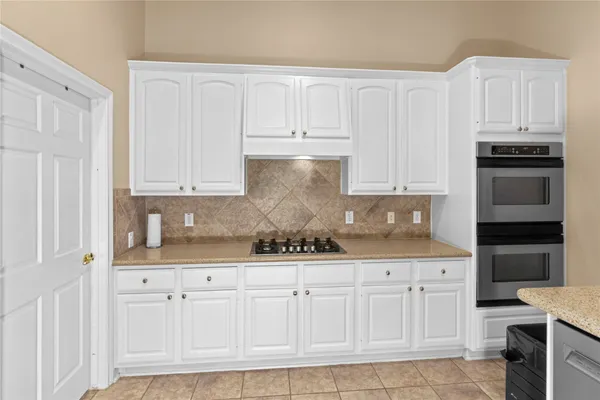 $479,900 | 2 Surrey Run Place, The Woodlands, TX 77384