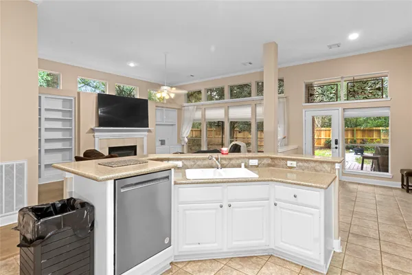 $479,900 | 2 Surrey Run Place, The Woodlands, TX 77384