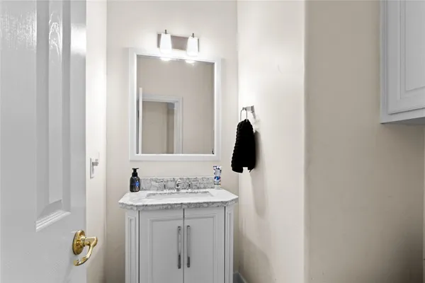 $479,900 | 2 Surrey Run Place, The Woodlands, TX 77384