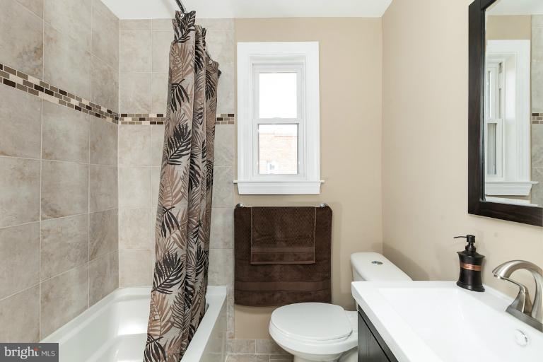 3809 Midheights Road Baltimore, MD 21215 - Photo 12 of 29 Bath