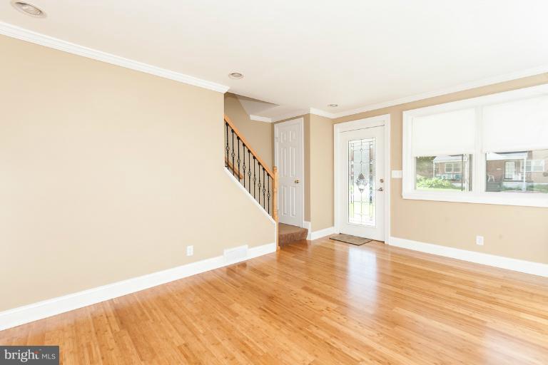 3809 Midheights Road Baltimore, MD 21215 - Photo 15 of 29 Living Room