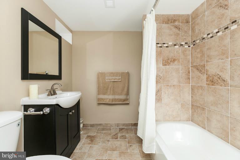 3809 Midheights Road Baltimore, MD 21215 - Photo 18 of 29 Bath