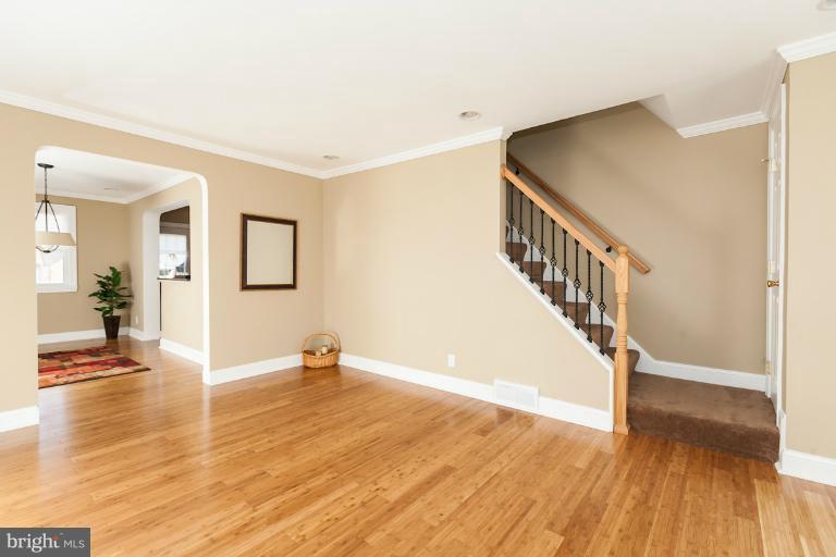 3809 Midheights Road Baltimore, MD 21215 - Photo 20 of 29 Living Room