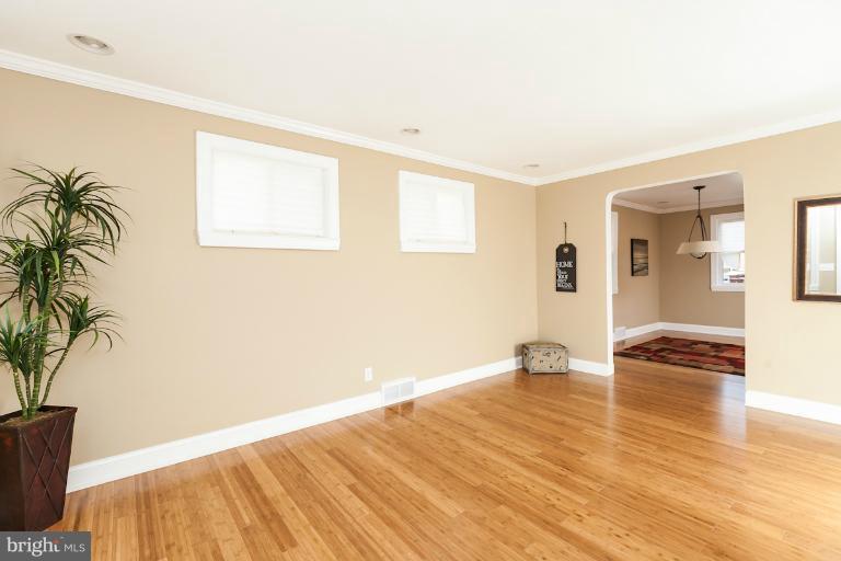 3809 Midheights Road Baltimore, MD 21215 - Photo 9 of 29 Interior (General)