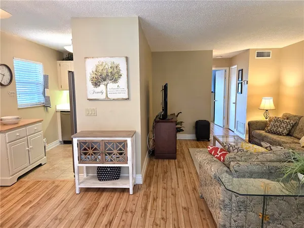 $1,350 | 26 Vista Gdns Trail, Unit 203, Vero Beach, FL 32962