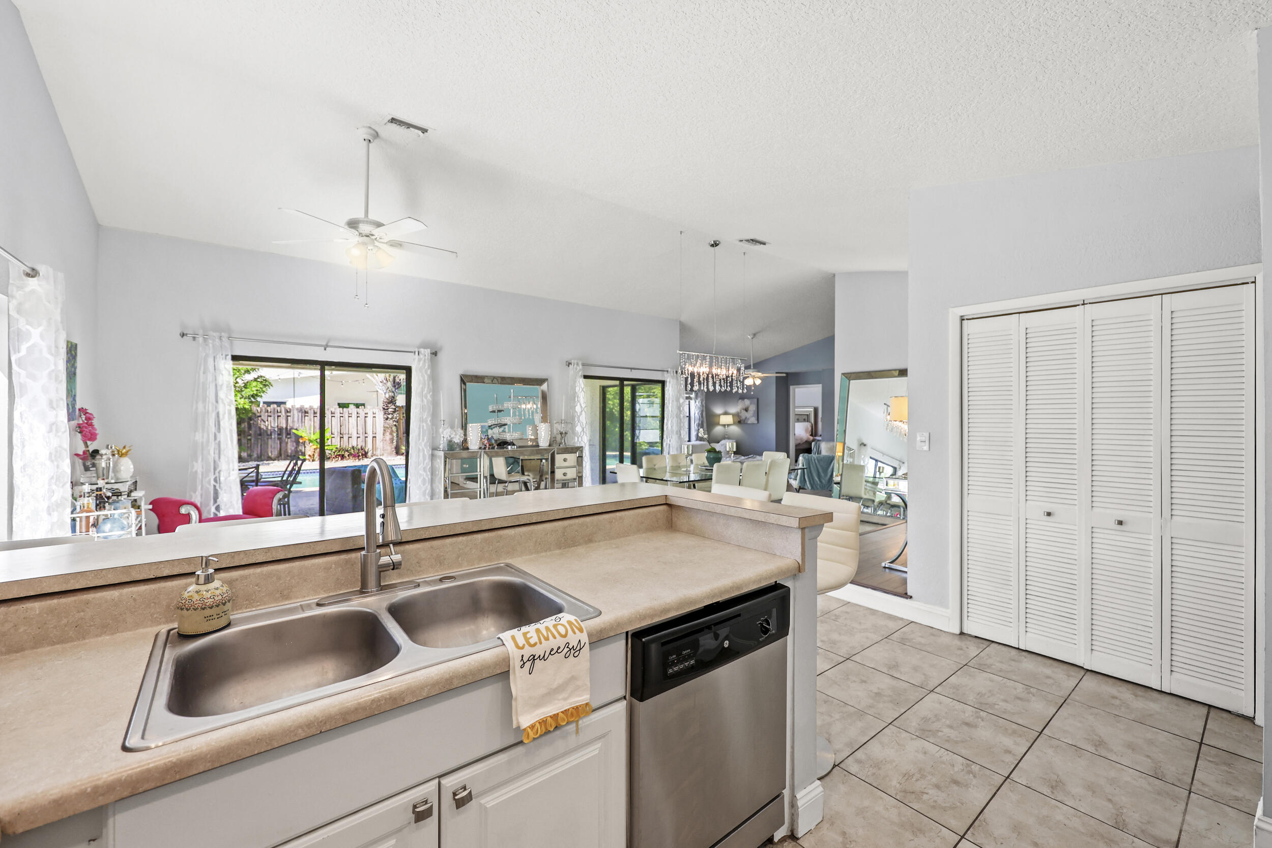 21059 Rustlewood Avenue Boca Raton, FL 33428 - Photo 12 of 43 453A8102