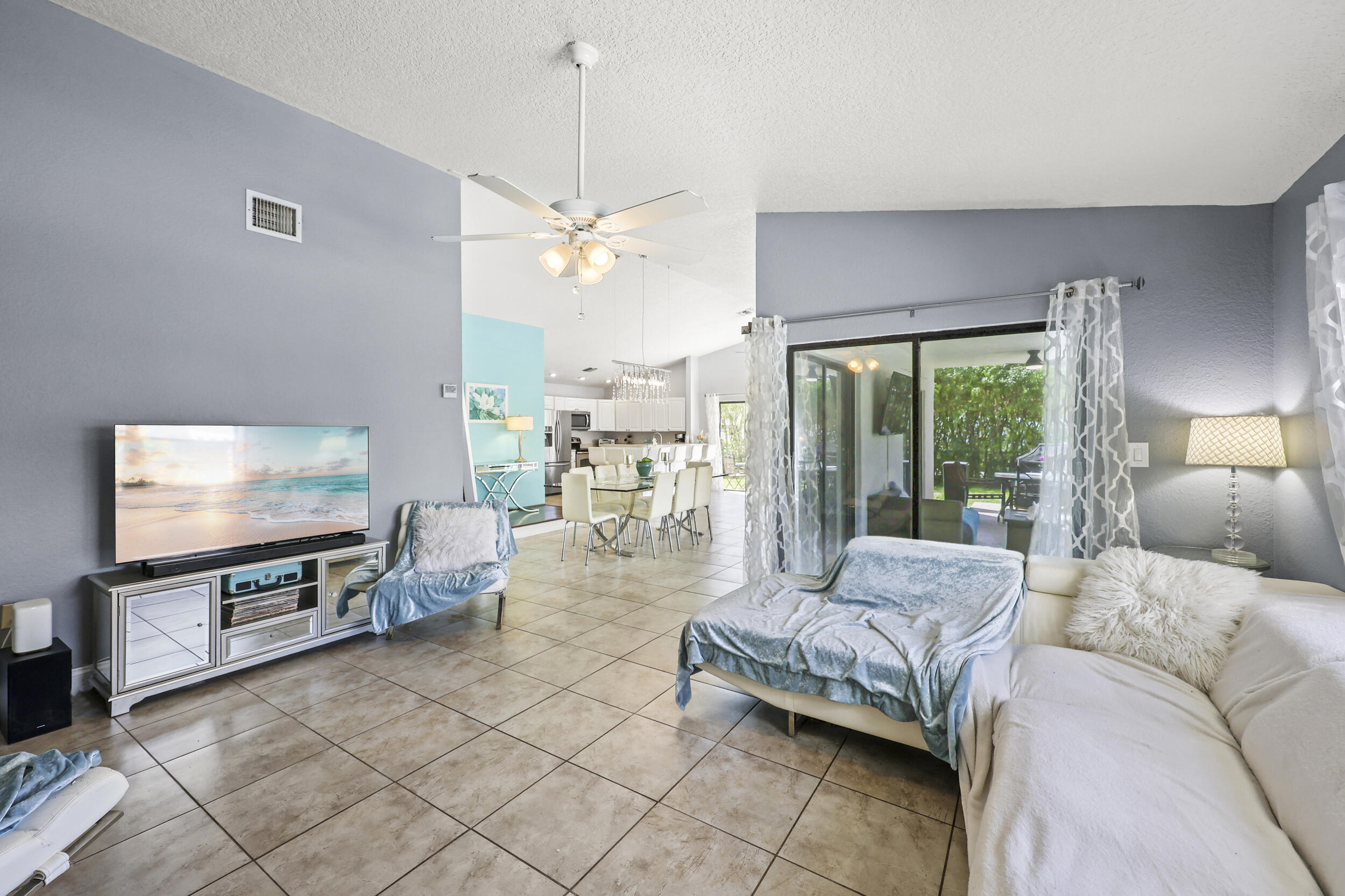 21059 Rustlewood Avenue Boca Raton, FL 33428 - Photo 15 of 43 6_453a8172