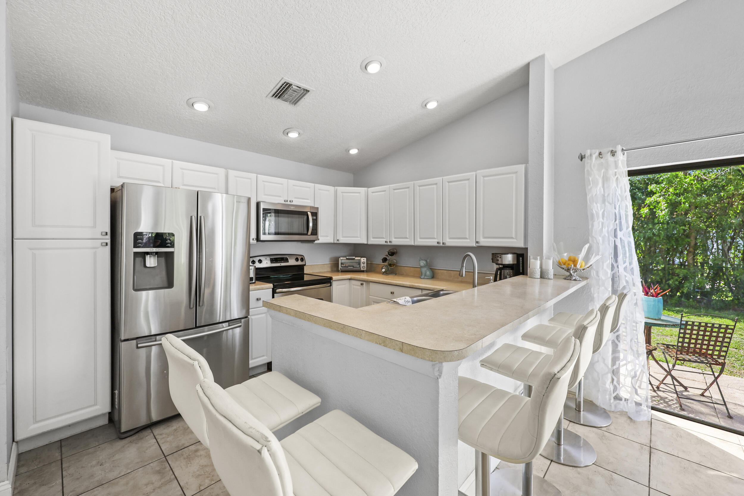 21059 Rustlewood Avenue Boca Raton, FL 33428 - Photo 10 of 43 22_453a8087