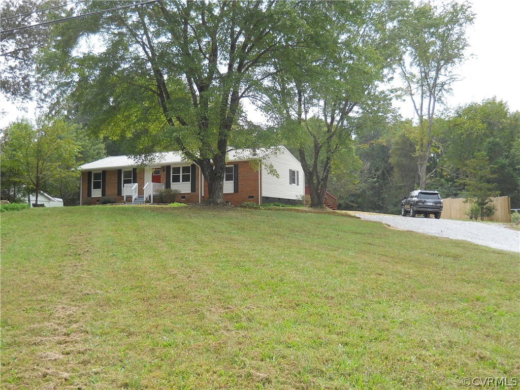 2939 Broad St Road Gum Spring, VA 23065 - Photo 3 of 34 Large front yard and driveway with multiple car pa