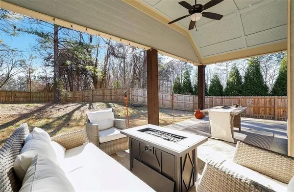 a view of a dinning table and chairs in patio