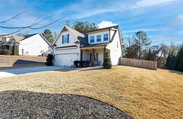 a view of a house with a yard