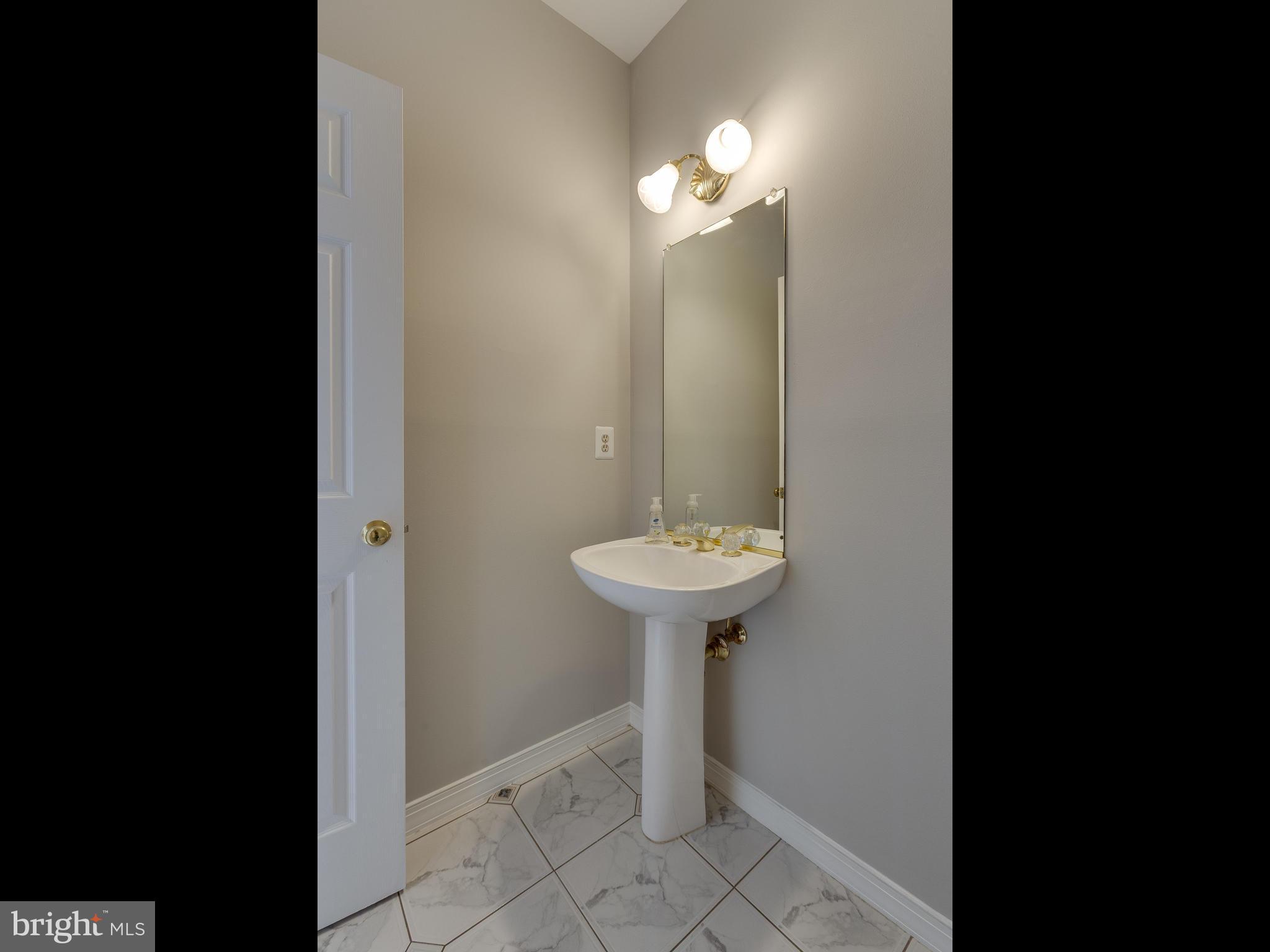 5613 Clifton Road Clifton, VA 20124 - Photo 18 of 42 Bath