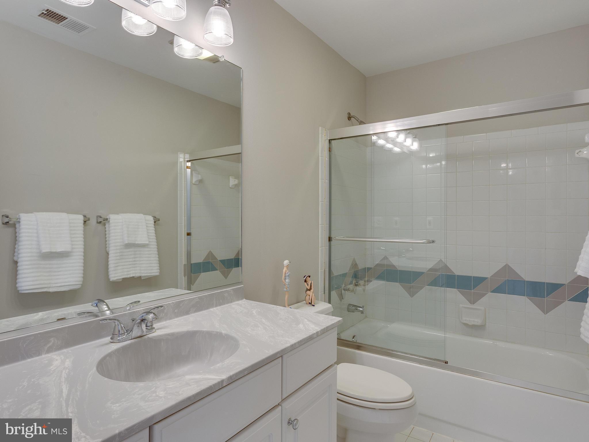 5613 Clifton Road Clifton, VA 20124 - Photo 27 of 42 Hallway full bathroom.