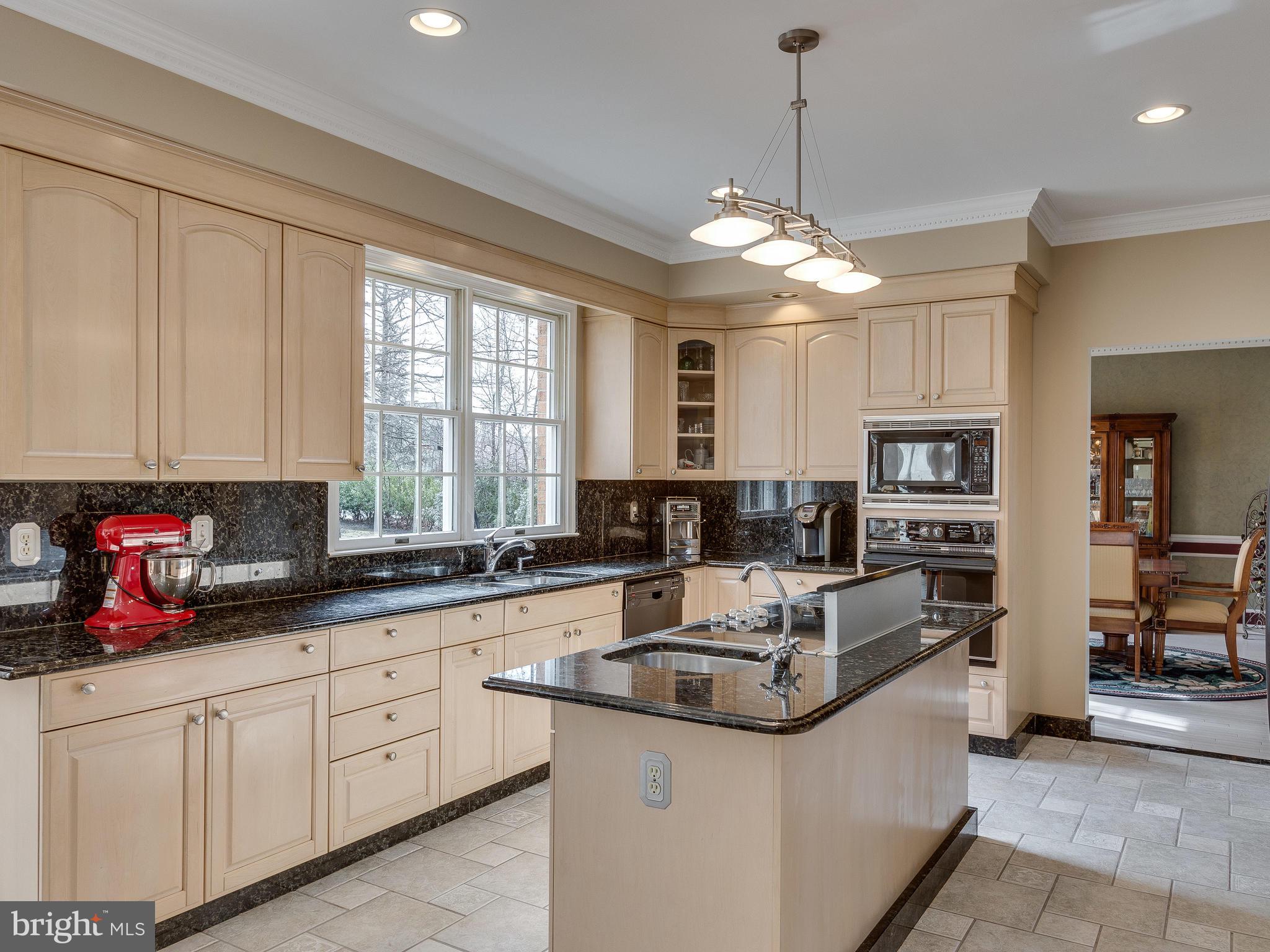 5613 Clifton Road Clifton, VA 20124 - Photo 5 of 42 Stunning open kitchen.