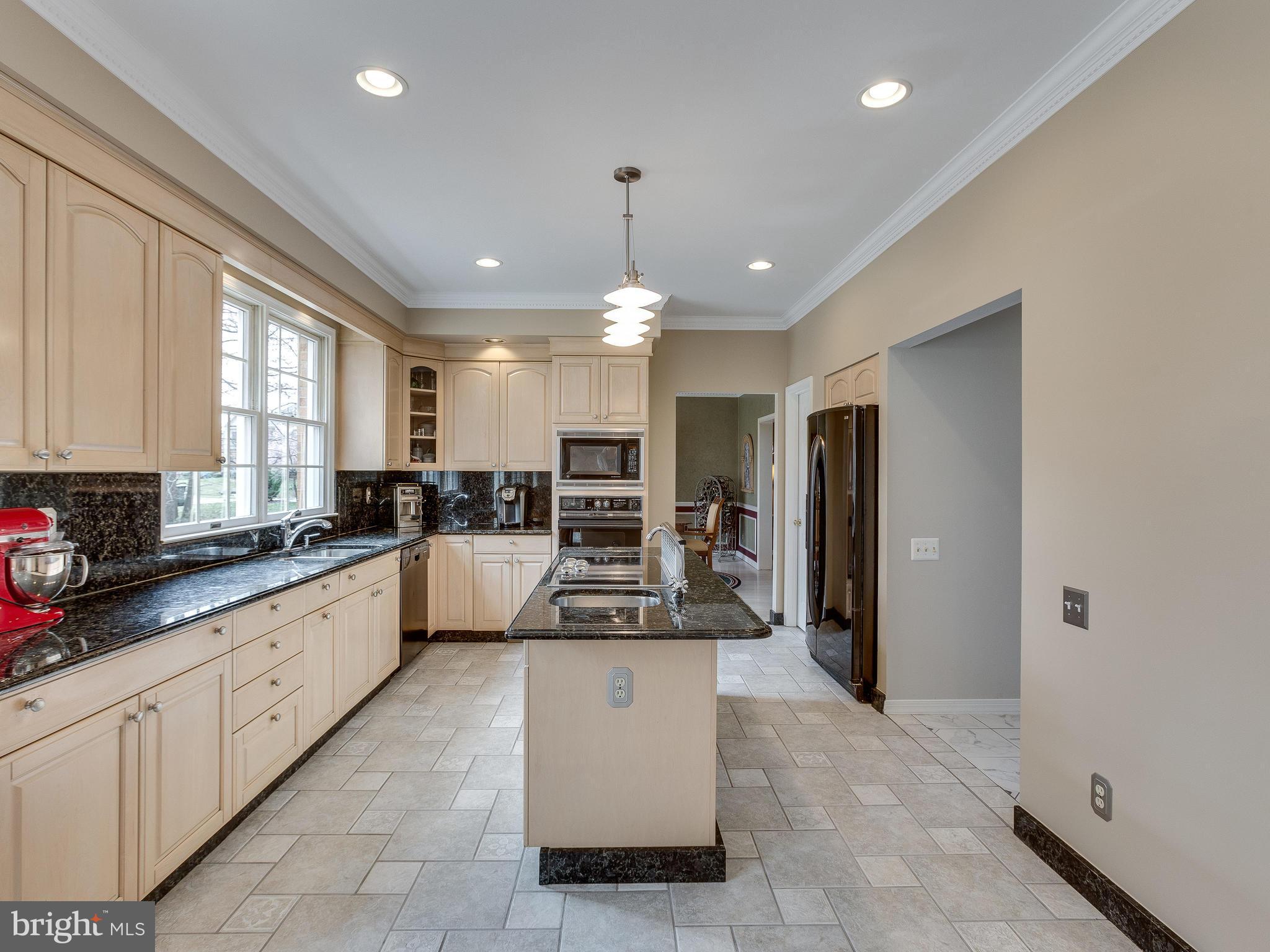 5613 Clifton Road Clifton, VA 20124 - Photo 6 of 42 Kitchen w/ island.