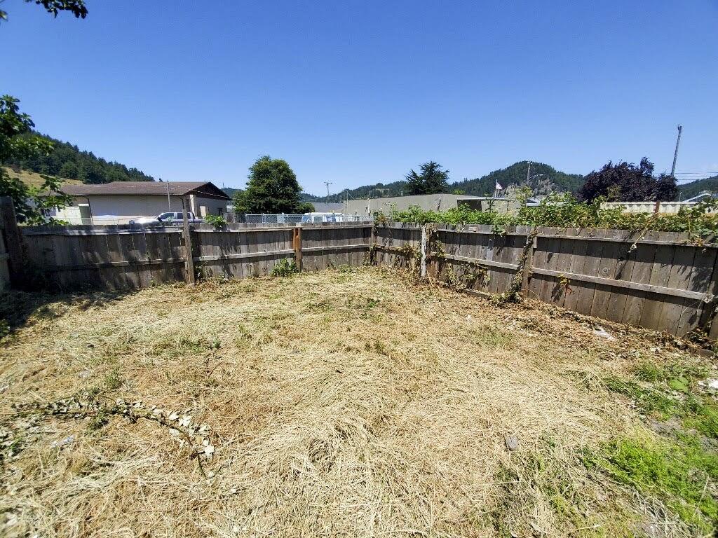 80-82 Ash Street Rio Dell, CA 95562 - Photo 12 of 35