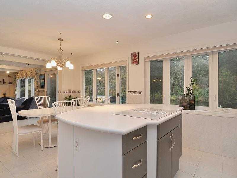 12 Pinetop Road Barrington, RI 02806 - Photo 8 of 25 Kitchen.
