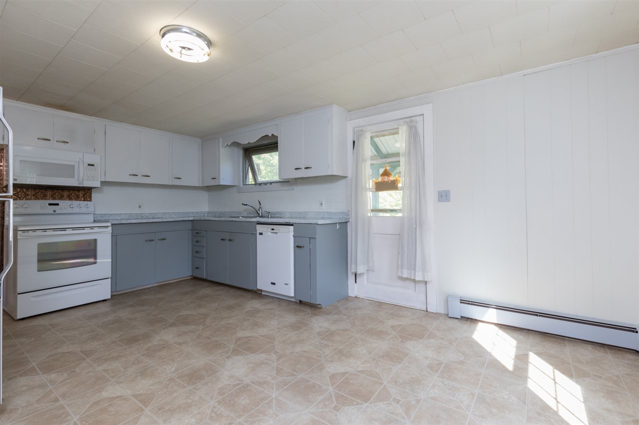 244 Mill Pond Road Nottingham, NH 03290 - Photo 7 of 39