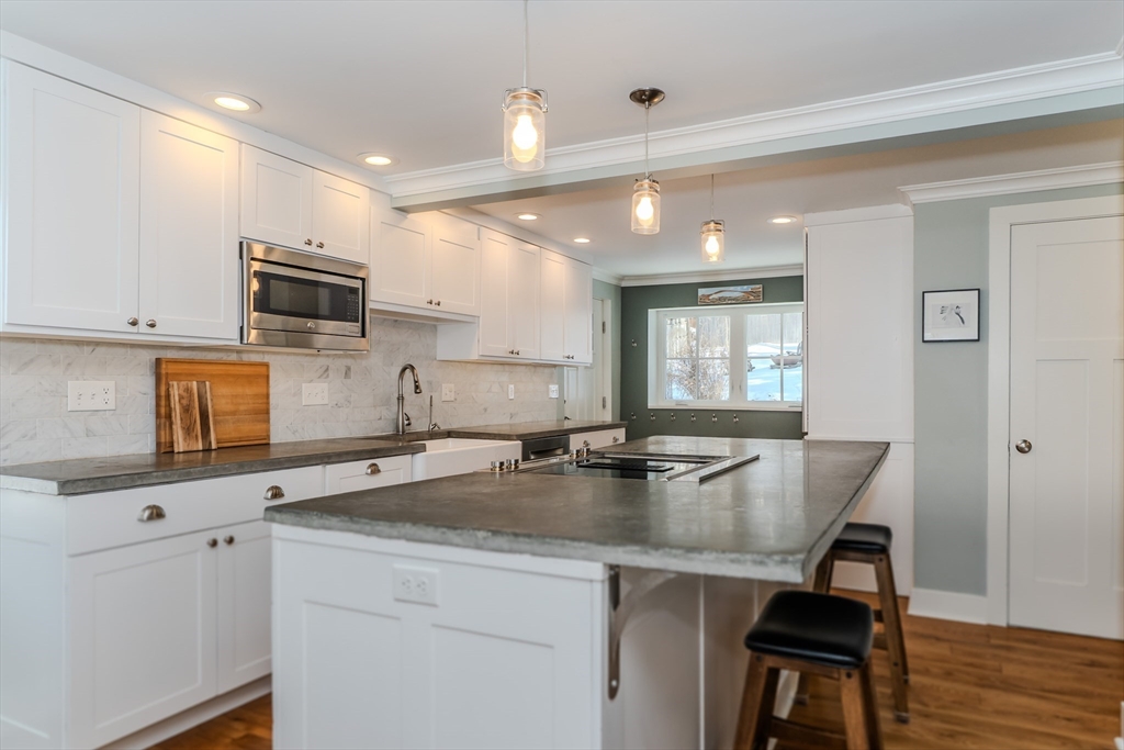 30 Blue Hills Road Amherst, MA 01002 - Photo 5 of 36 Gallery Image 5