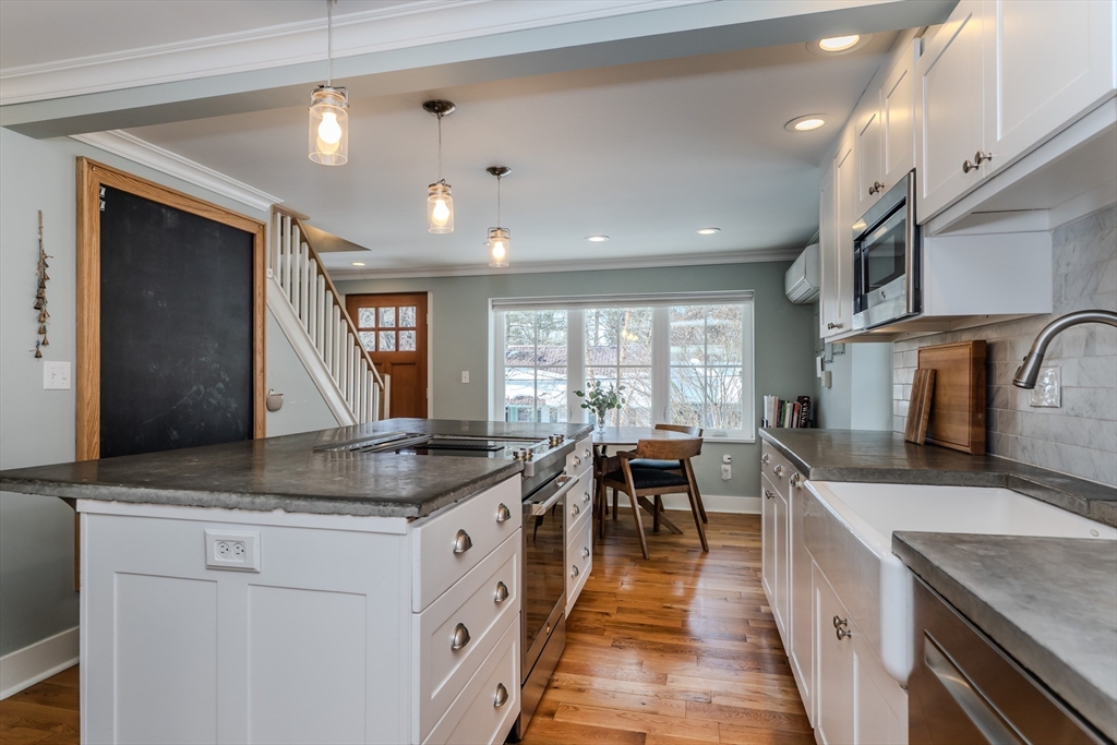 30 Blue Hills Road Amherst, MA 01002 - Photo 8 of 36 Gallery Image 8