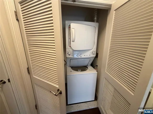 $2,725 | 2001 Hudson Terrace, Unit 305, Fort Lee, NJ 07024