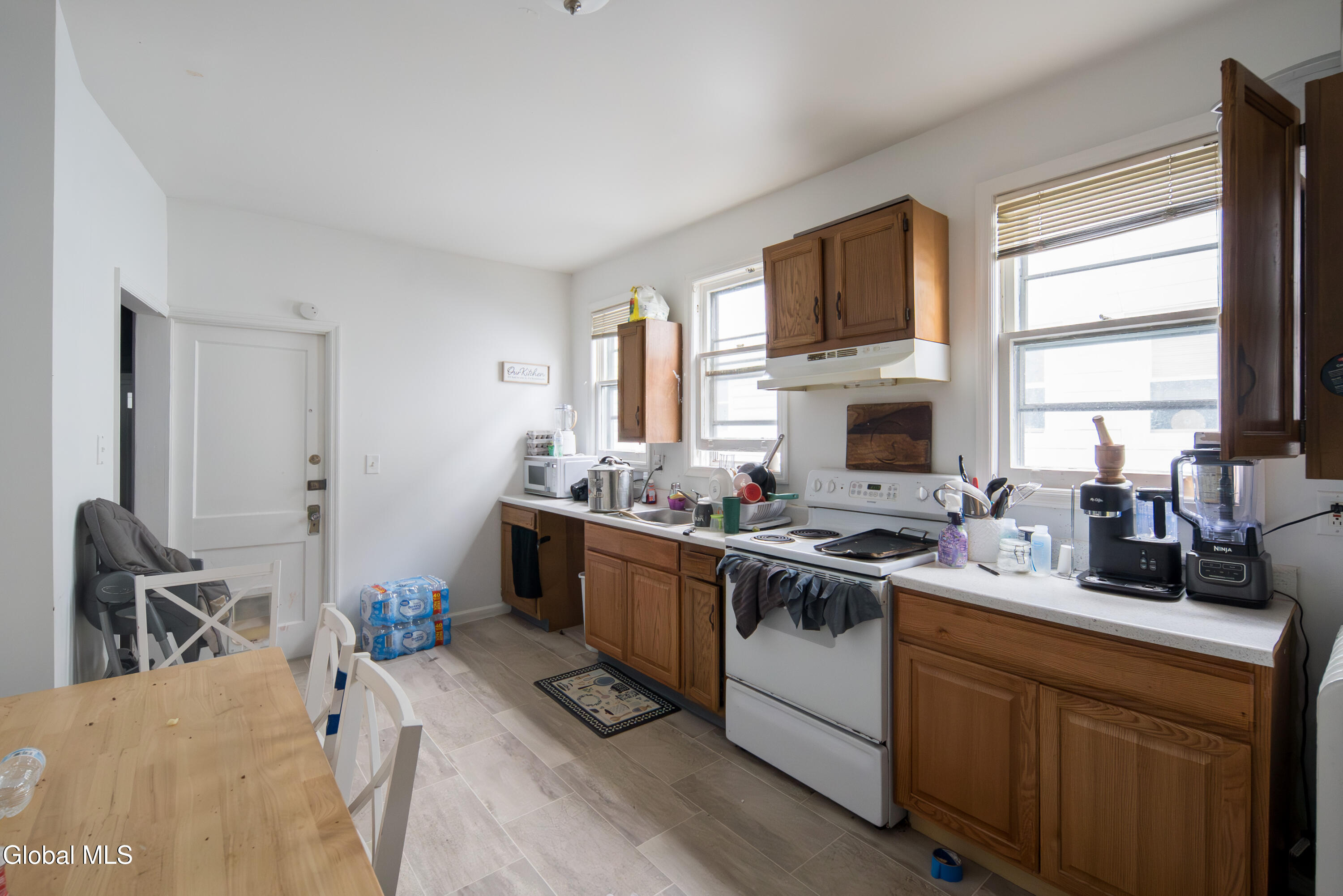 874 Warren Street Albany, NY 12208 - Photo 5 of 44 005