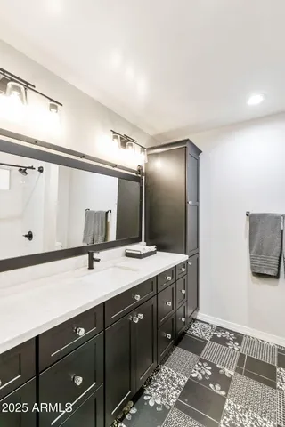a view of a livingroom with a ceiling fan and window