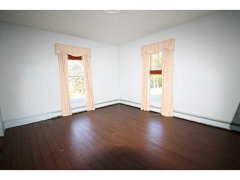 8 Cross Point Road Edgecomb, ME 04556 - Photo 15 of 33 Living Room.