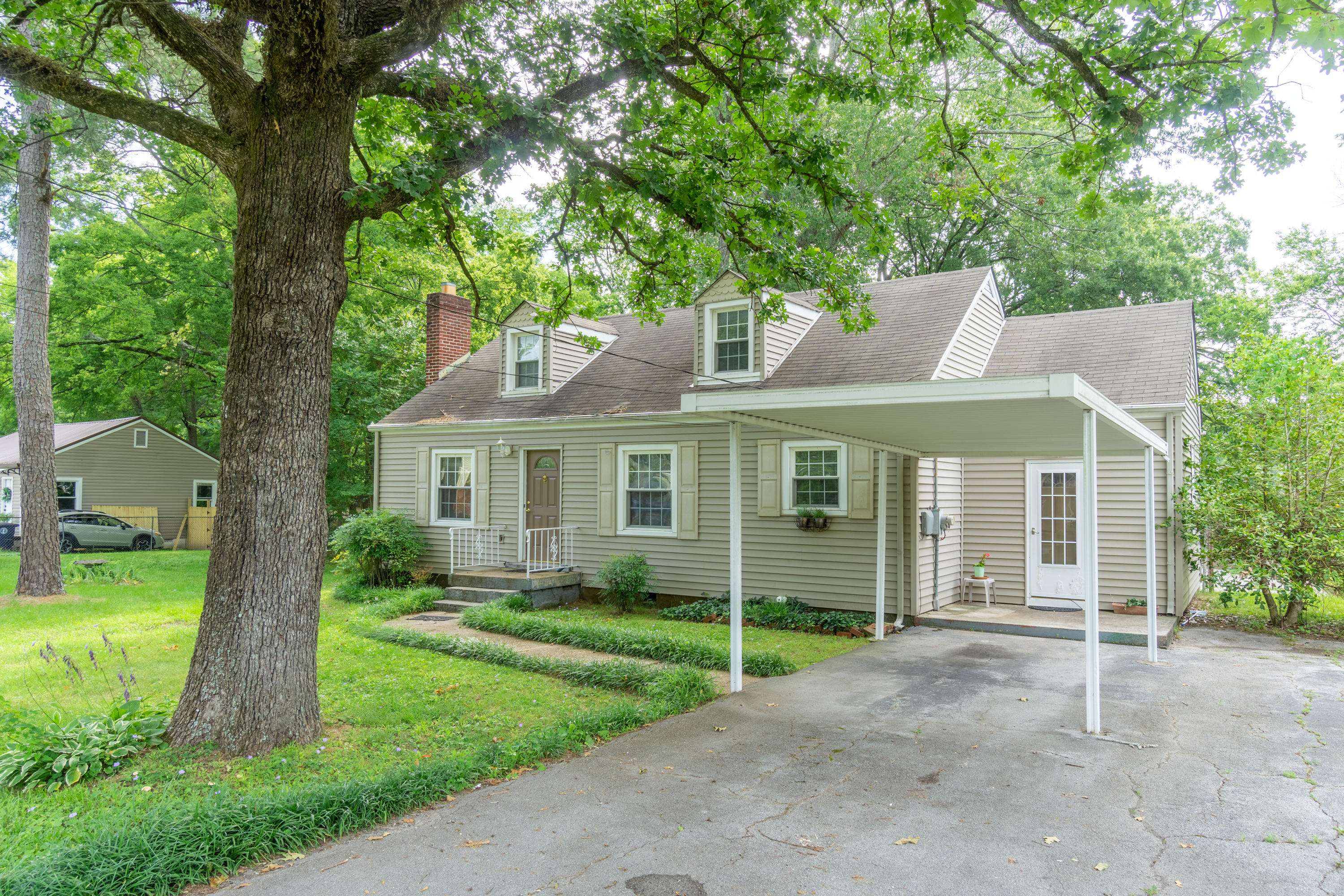 614 South Moore Road Chattanooga, TN 37412 - Photo 2 of 27 614 S. Moore-3