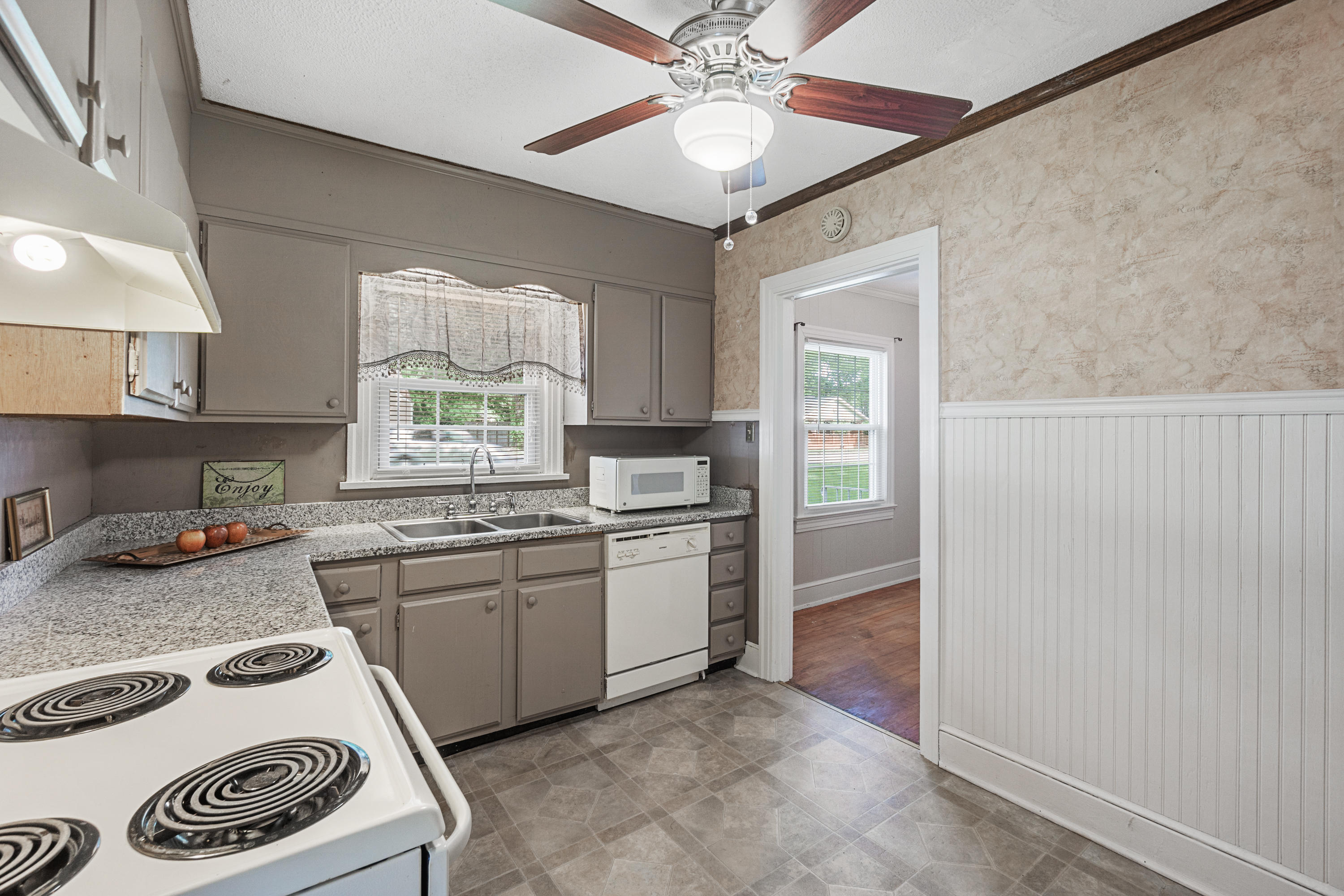 614 South Moore Road Chattanooga, TN 37412 - Photo 5 of 27 614 S. Moore-14