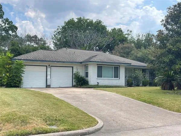 $2,400 | 3010 Castlewood Street, Houston, TX 77025
