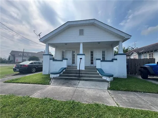 $1,500 | 2012 East Beauregard Street, Chalmette, LA 70043